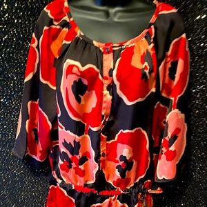 🌺FLORAL OUTBACK RED TOP -XS🌺